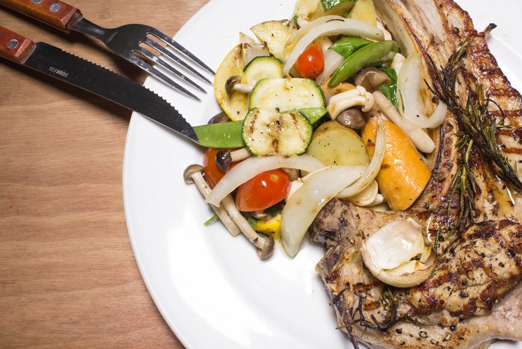 9 best vegetables with pork chops. what vegetable goes with pork chops?