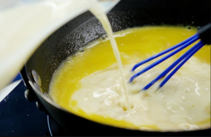Make garlic butter dipping sauce